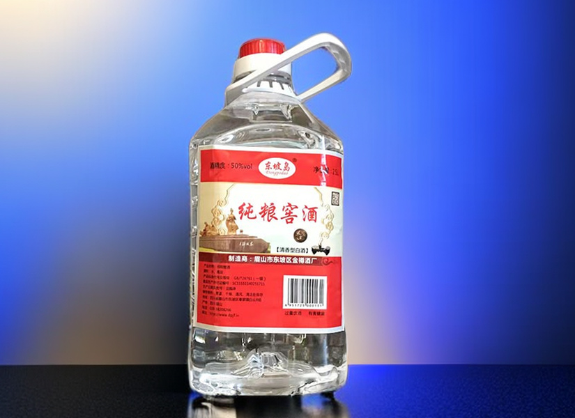 东坡岛纯粮窖酒，清香醇美，回味悠长