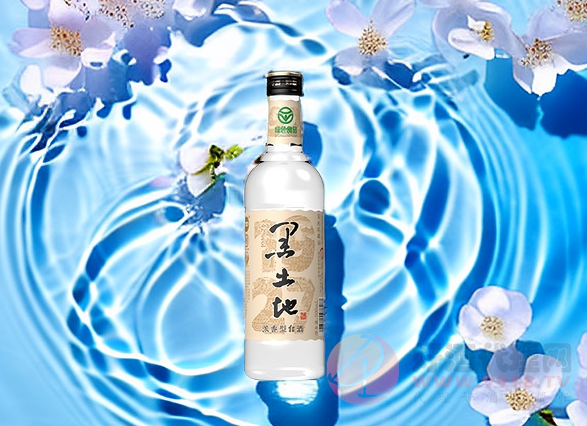 黑土地东北纯粮酒，酒体醇正，回味悠长