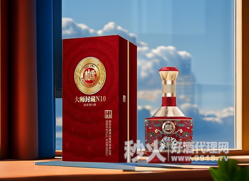 杜康大师封藏N10浓香型酒，浓郁芳香，醇正甘美